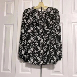 Old navy white & black floral blouse shirt top size LARGE